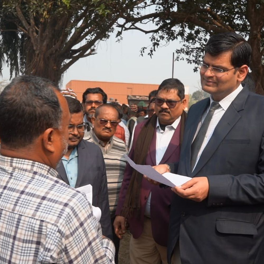 DM ने हड़िया पंचायत में सुनीं जन समस्याएं:अररिया में ‘सबका सम्मान-जीवन आसान’ कार्यक्रम में तुरंत समाधान के निर्देश