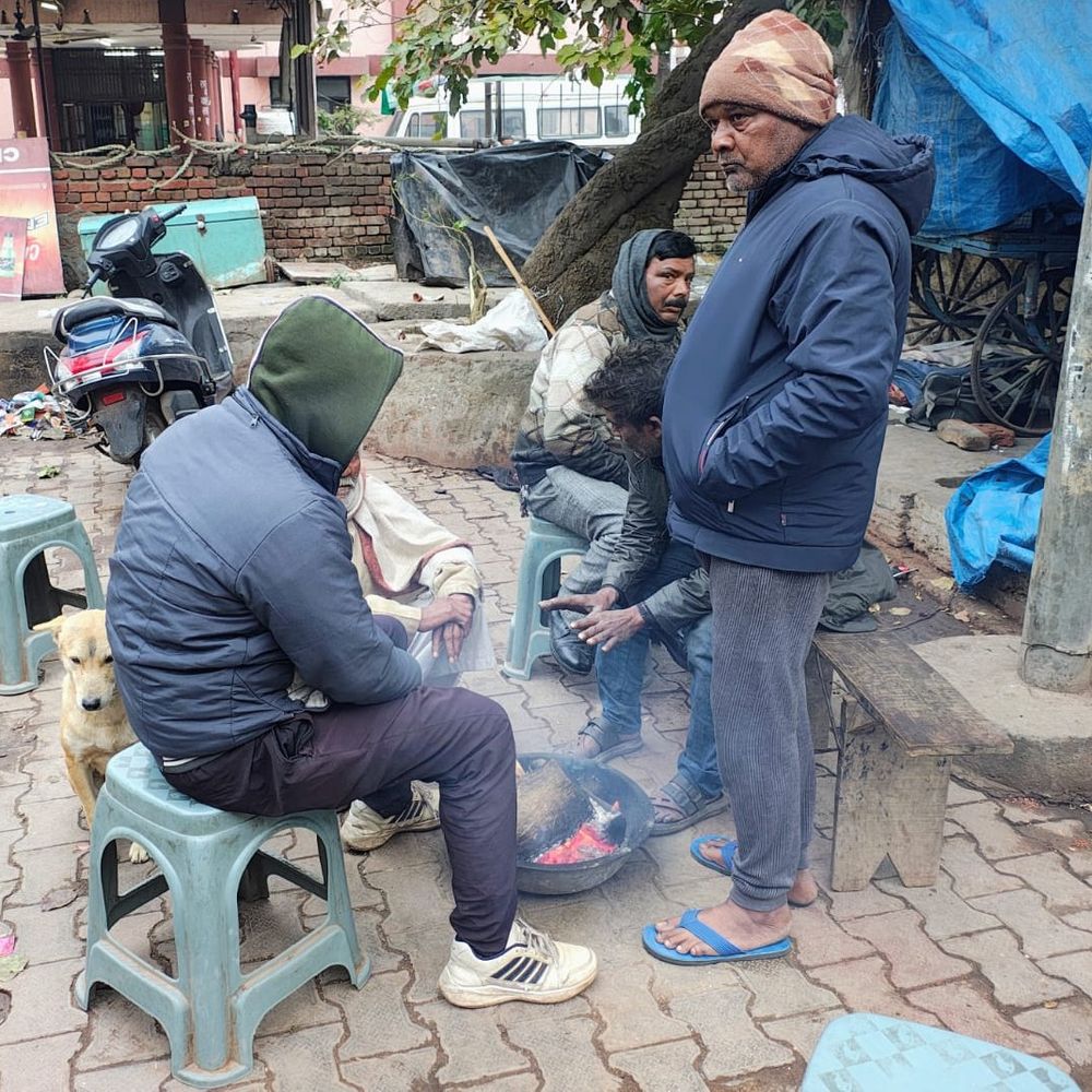 हाथरस में ओले गिरे, तापमान 7 डिग्री पहुंचा:तेज हवाओं से ठंड में इजाफा, फसलों को हो सकता है नुकसान