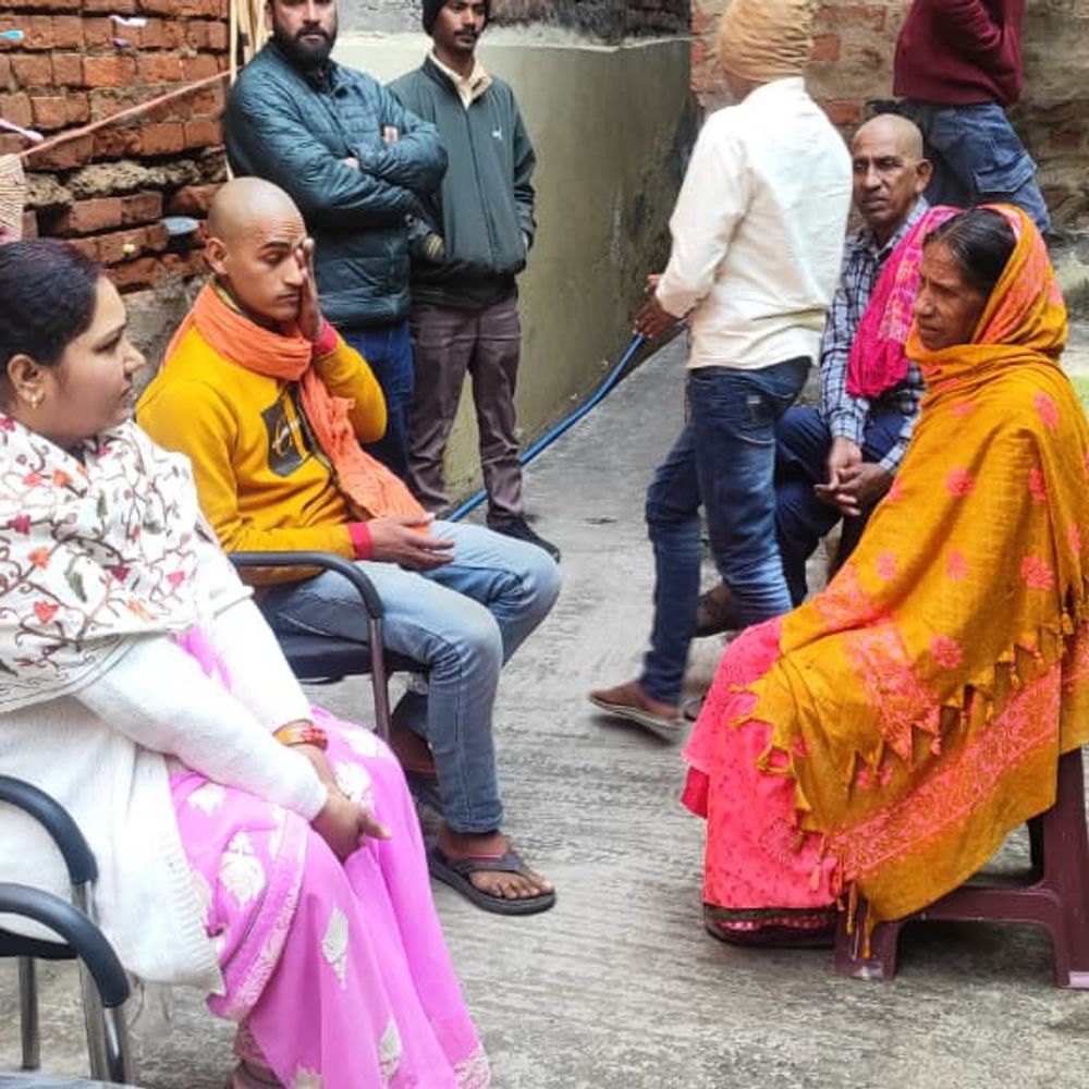 अरवल में मुख्य पार्षद साधना ने जनता दरबार लगाया:मृतकों के परिजनों से मुलाकात की, हर संभव मदद का आश्वासन दिया