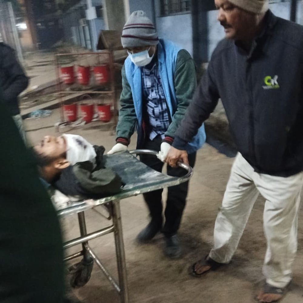 भागलपुर में पूर्व वार्ड पार्षद के बेटे पर जानलेवा हमला:बदमाशों ने पेट में मारा चाकू, हालत गंभीर; सदमे में बीमार चाचा की हार्ट अटैक से मौत