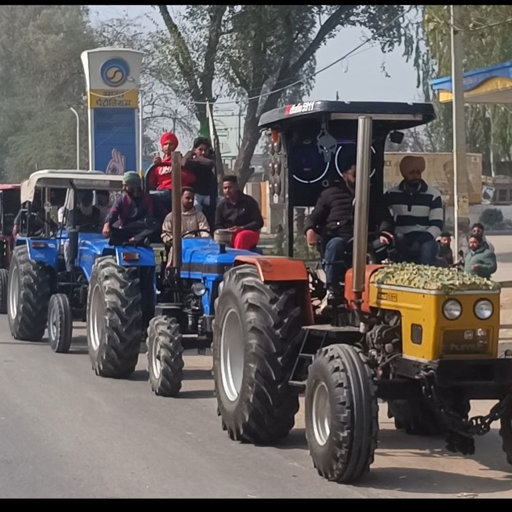 मानसा में किसानों ने निकाला ट्रैक्टर मार्च:मांगों को लेकर केंद्र सरकार के खिलाफ नारेबाजी, पंजाब में व्यवस्था पर लेकर किया प्रदर्शन