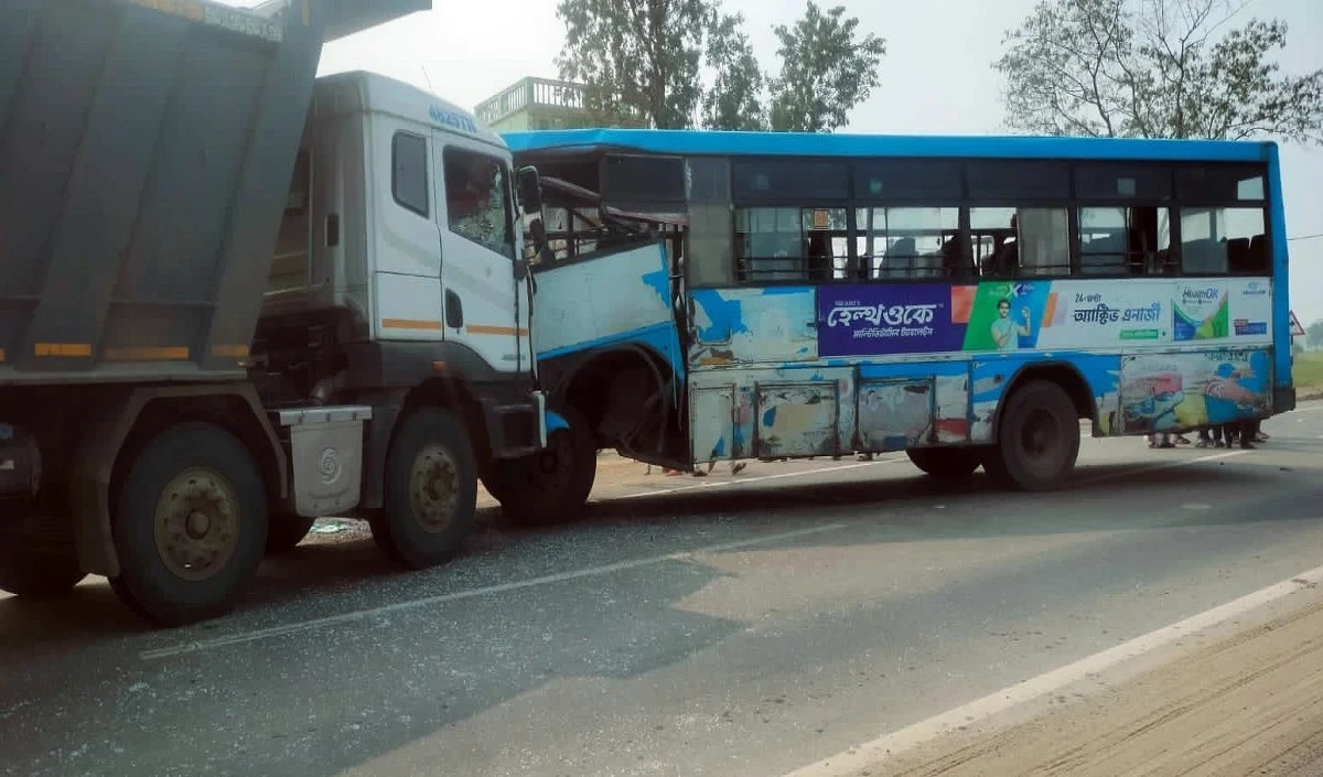 Madhya Pradesh के ग्वालियर में ट्रक ने कार को मारी टक्कर, चार लोगों की मौके पर ही मौत