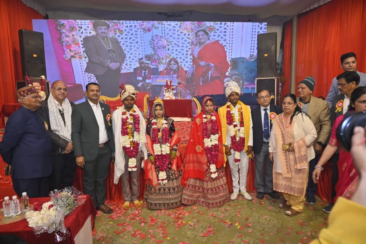 आदर्श विकास समिति : रोजाना 20-20 रुपए जोडक़र रचाए दो गरीब कन्याओं के घर