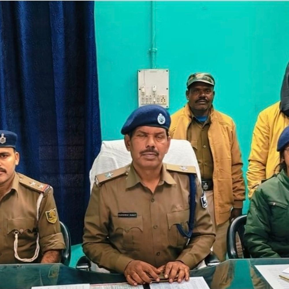 सुपौल में 9.9 किलो गांजा बरामद; एक तस्कर गिरफ्तार:अंतरराष्ट्रीय बाजार में कीमत 3.96 लाख रुपए, बैकवर्ड-फॉरवर्ड लिंक की जांच जारी