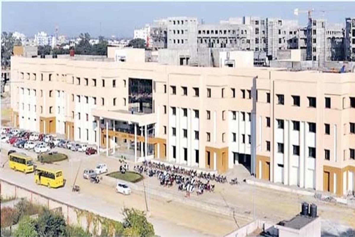 Raipur AIIMS: एम्स में स्मार्ट नेविगेशन तकनीक से पहली बार कॉक्लियर इम्प्लांट, 4 वर्षीय बालिका की हुई सफल सर्जरी