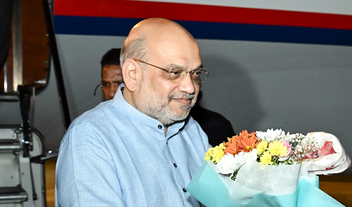 Union Home Minister Amit Shah ने विवेकानंद और राजमाता जीजाबाई को श्रद्धांजलि दी