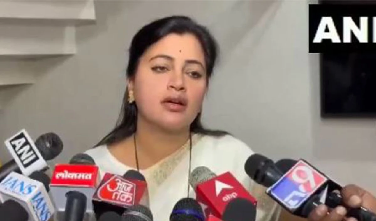 Amravati civic polls: नवनीत राणा के कारण हारे…22 BJP उम्मीदवारों ने CM फडणवीस को लिखा पत्र