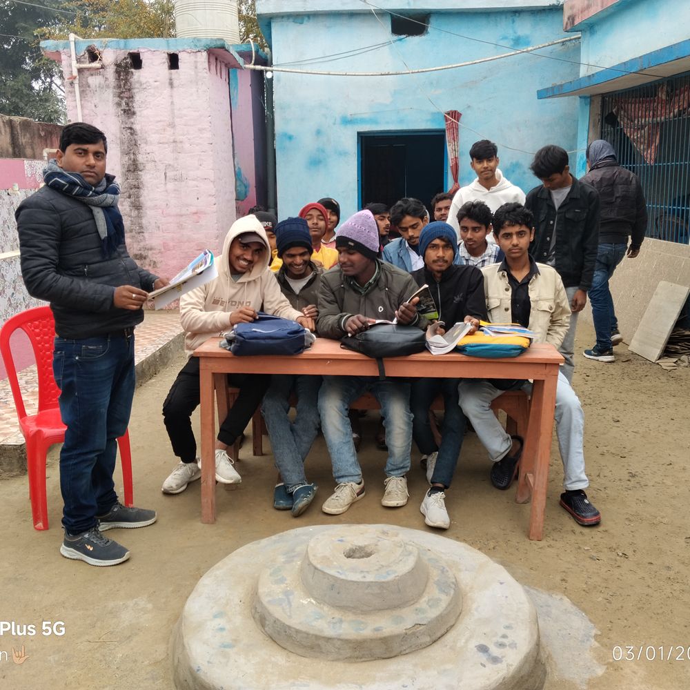 कमरे को लेकर एक ही परिसर में स्थित दो विद्यालयों के एचएम के बीच विवाद