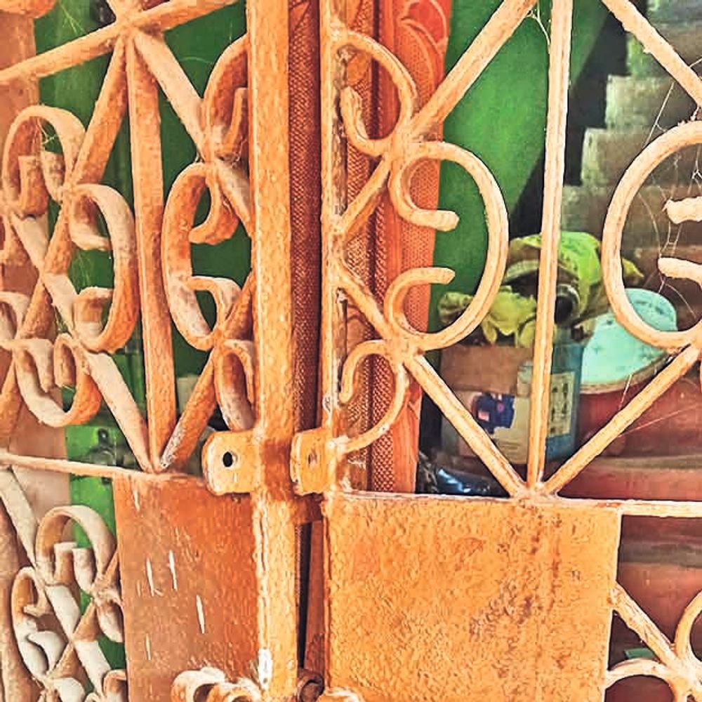 क्षेत्र में लगातार हो रही चोरी की घटना से लोगों में डर