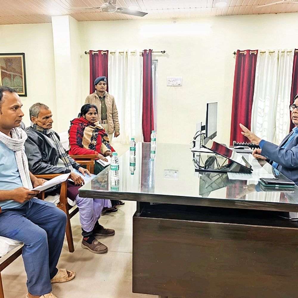 लोगों की समस्या व काम को प्राथमिकता दें : आयुक्त