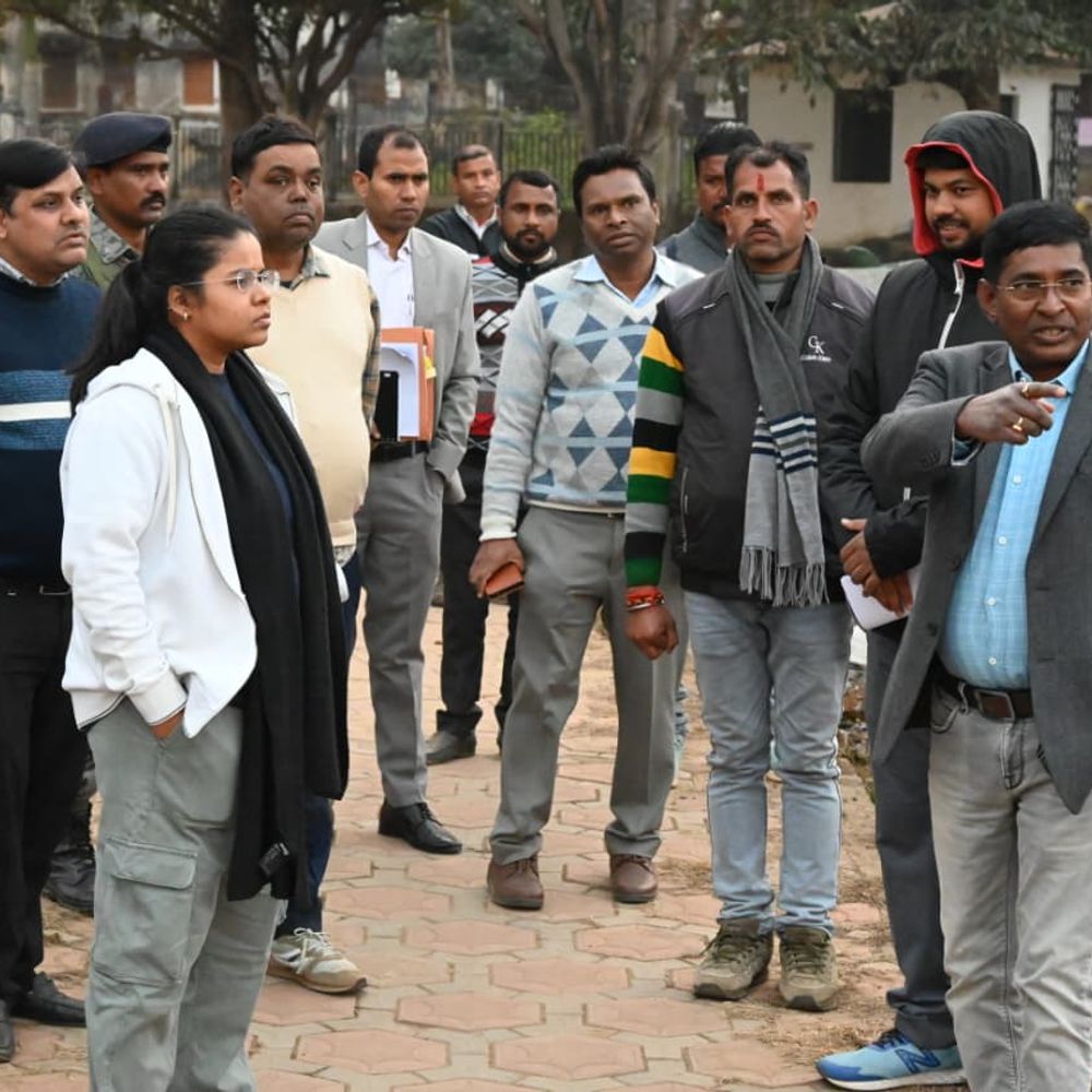 डीसी ने तालाब गहरीकरण व सौंदर्यीकरण का किया निरीक्षण संवेदक को मानकों ने अनरूप ही काम करने के दिए निर्देश