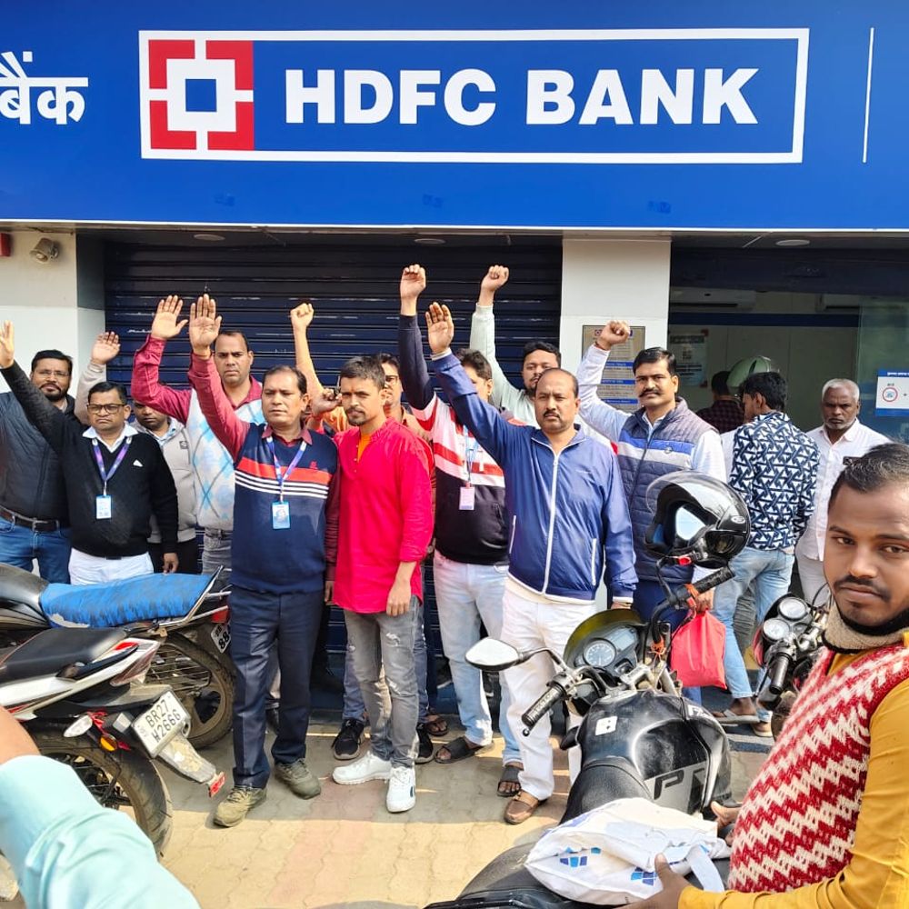 हड़ताल से जिले में बैंकिंग व्यवस्था चरमराई