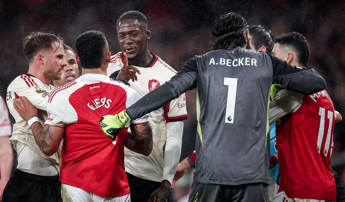 Arsenal vs Liverpool मैच में बड़ा विवाद, मार्टिनेली के ‘अनस्पोर्टिंग’ व्यवहार पर मचा बवाल