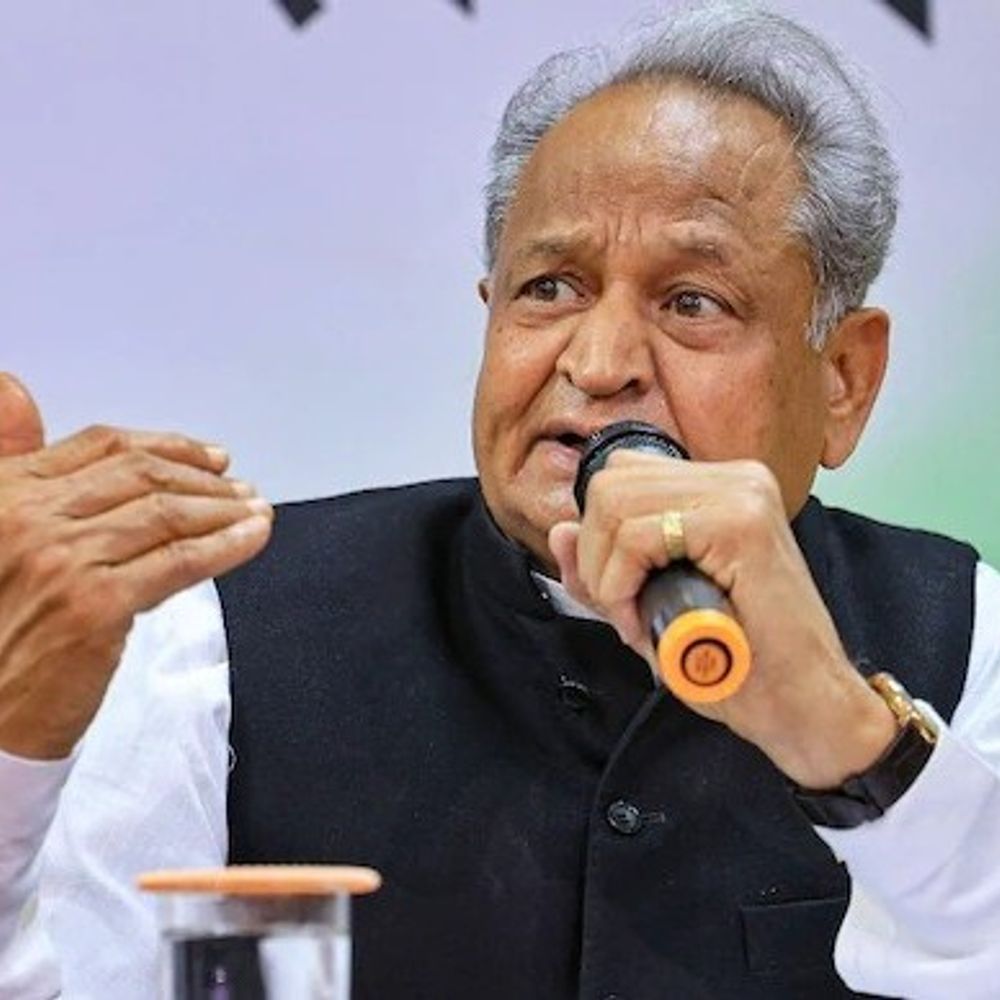 गहलोत बोले-भाजपा ने वोटर-लिस्ट में गड़बड़ी का षडयंत्र रचा:अफसर नहीं भूलें सरकारें आती- जाती रहेंगी, गलत किया तो कार्रवाई होगी