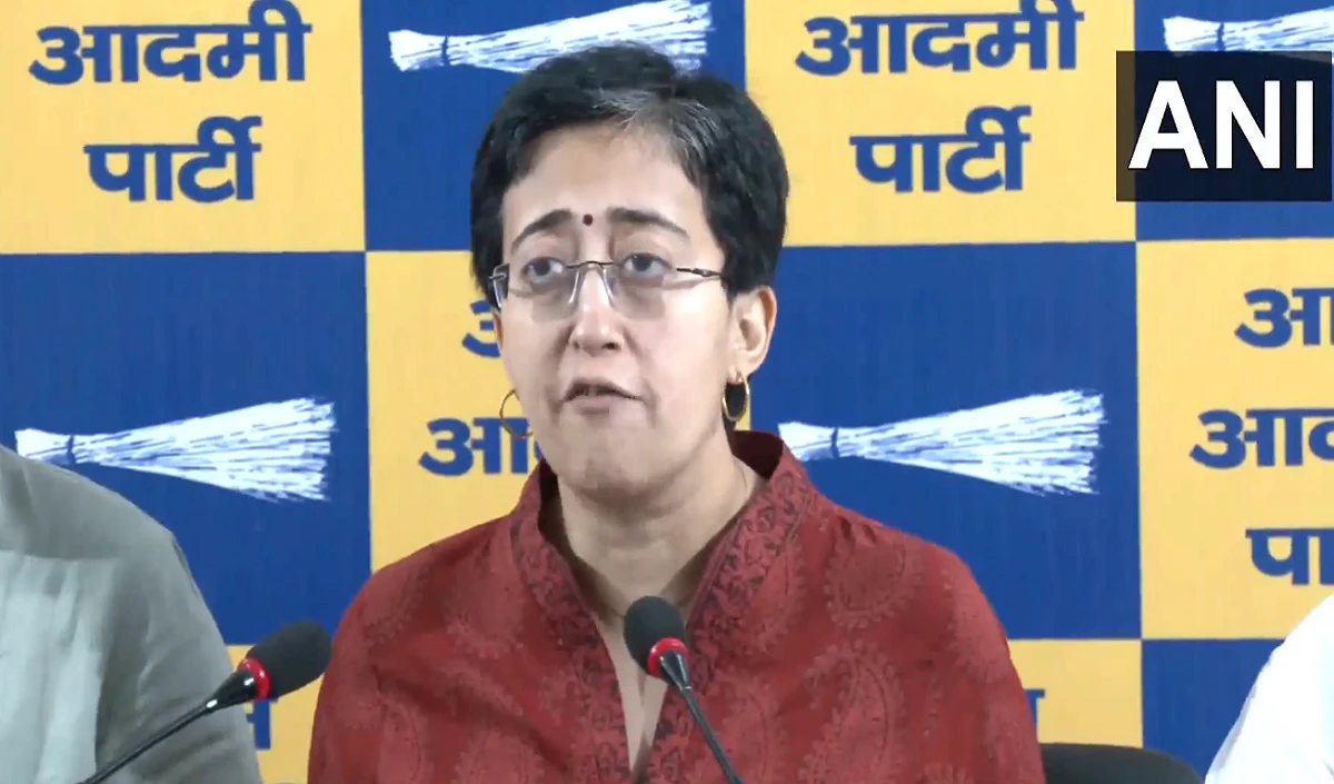Delhi में गुरुओं के अपमान पर सियासत गर्म, BJP बोली- Atishi की सदस्यता रद्द हो, Kejriwal माफी मांगें