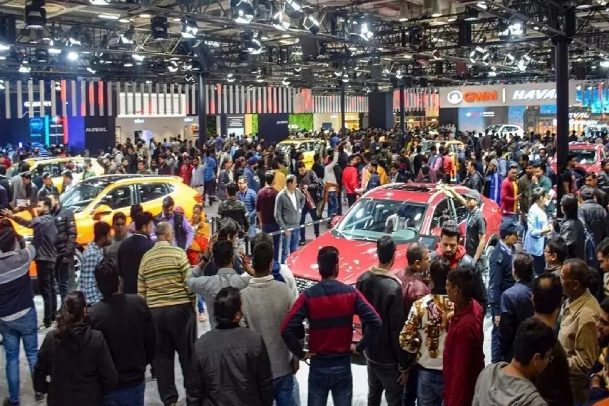Auto Expo 2026: लग्जरी गाडि़यों पर कम हो टैक्स, कंपनी खुले और मिले सब्सिडी, तीन दिन में 6500 गाड़ियों की हुई बिक्री