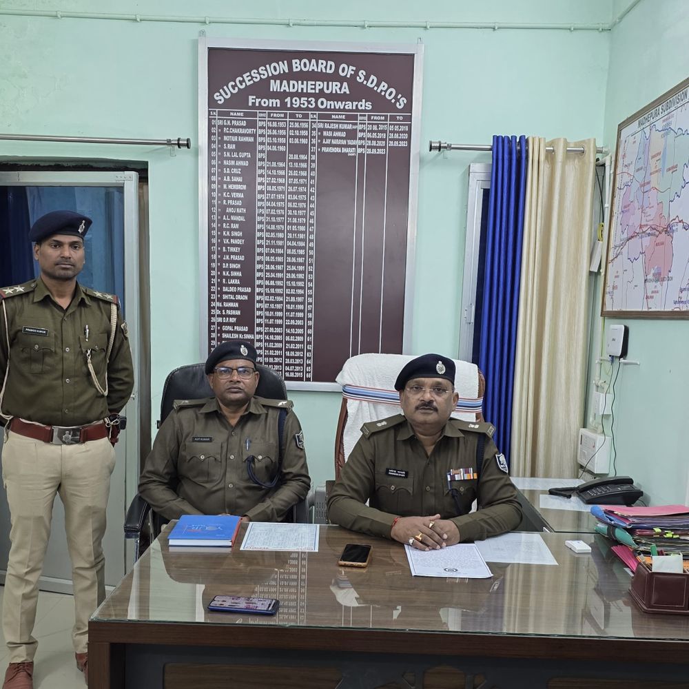 मधेपुरा में व्यवसायी के घर लूटपाट मामले में दो अरेस्ट:देसी कट्टा-कारतूस बरामद; ई-रिक्शा चालक ने निभाई थी लाइनर की भूमिका