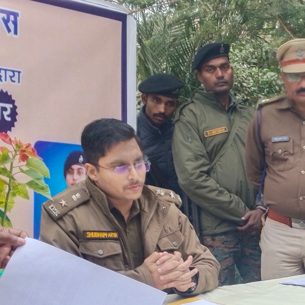 बक्सर पुलिस महकमे में बड़ा प्रशासनिक फेरबदल:5 थानाध्यक्ष पुलिस लाइन भेजे, नए अधिकारियों को सौंपी कमान