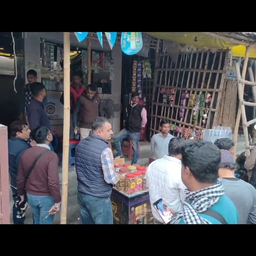 भागलपुर में चाय दुकानदार पर दिनदहाड़े फायरिंग:बाइक सवार बदमाशों ने सिर और हाथ में मारी गोली, युवक गंभीर रूप से घायल