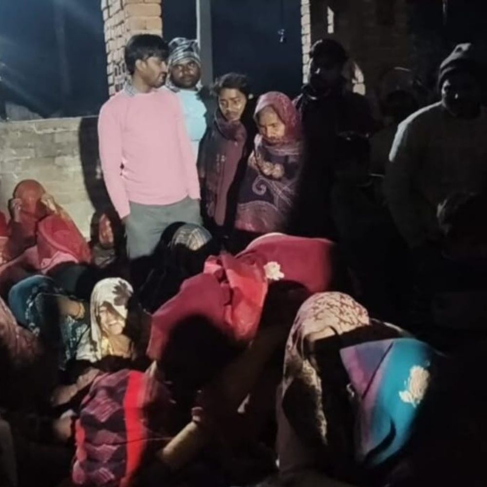 हाथरस में मिट्टी में दबकर महिला की मौत:मकर संक्रांति के लिए पीली मिट्टी लेने गई थी, अलीगढ़ में इलाज के दौरान तोड़ा दम