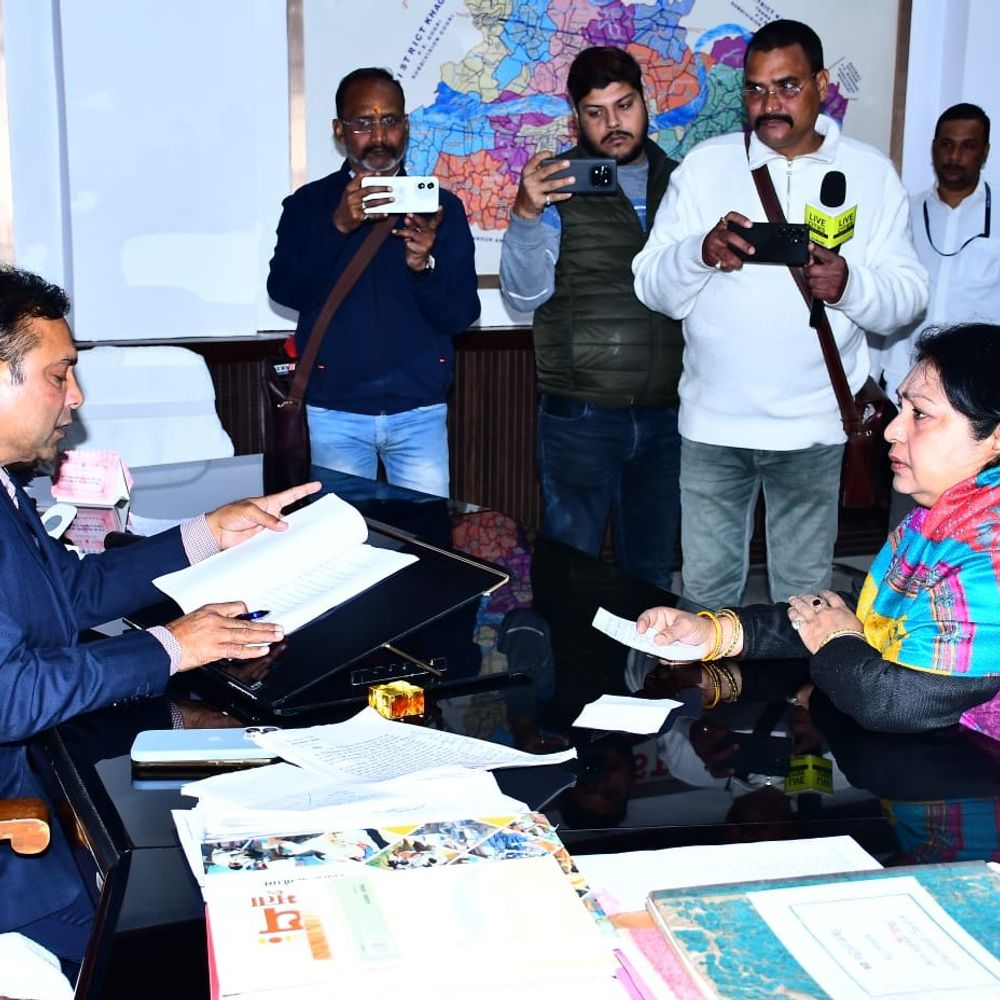 भागलपुर डीएम ने जनसुनवाई में सुनीं समस्याएं:लंबित पेंशन, भूमि विवाद सहित 6 मामलों पर कार्रवाइ के निर्देश दिए