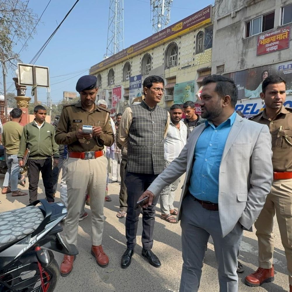 नवादा में DTO ने पकड़ीं 2 दर्जन गाड़ियां:स्टंट, ओवरलोडिंग और नाबालिग चालकों पर होगी सख्त कार्रवाई, युवाओं को दी गई चेतावनी