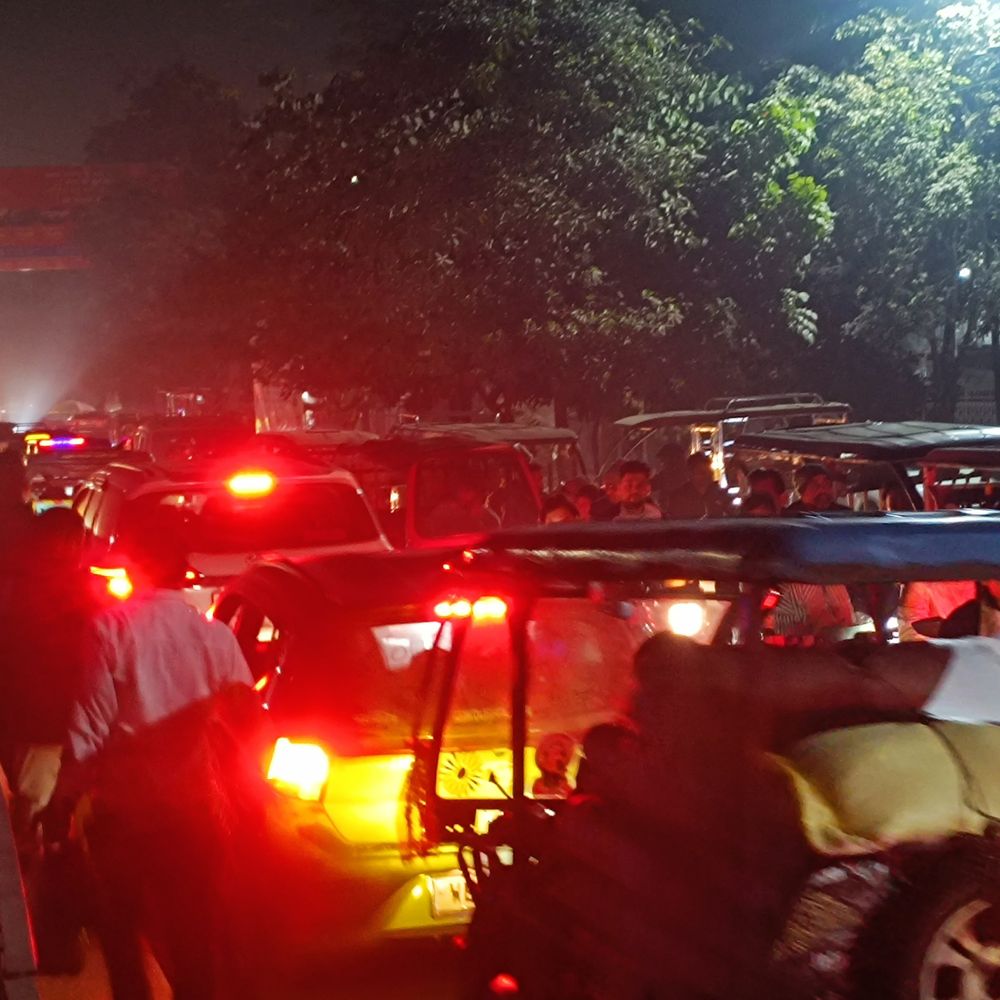 खगड़ा मेला के कारण भीषण जाम:किशनगंज में NH-27 पर घंटों फंसे गाड़ी, यात्री परेशान