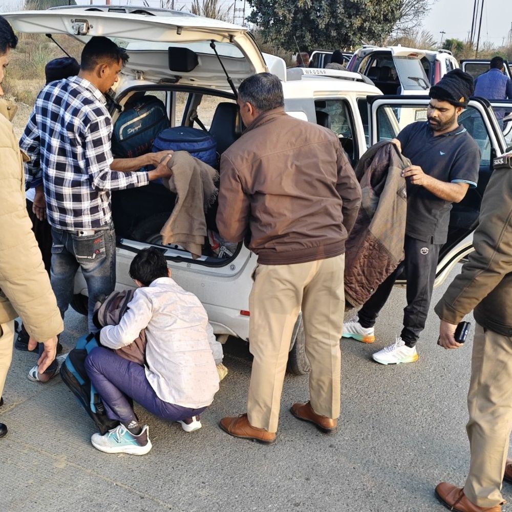 गणतंत्र दिवस से पहले मेरठ में सुरक्षा हाई अलर्ट:वरिष्ठ अधिकारी सड़कों पर, हर वाहन की सघन जांच