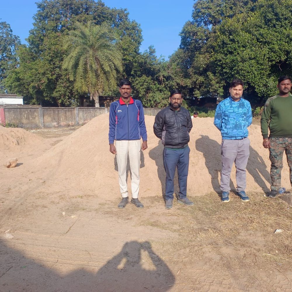 जमुई में 2100 घनफीट अवैध बालू जब्त:खनन विभाग ने छापेमारी कर की कार्रवाई, अभियान जारी