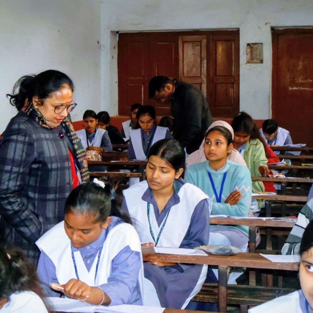 मां विन्ध्यवासिनी विश्वविद्यालय की स्नातक प्रथम सेमेस्टर की परीक्षा शुरू:पहले दिन 391 छात्र अनुपस्थित, कुलपति ने 2 जिलों में किया निरीक्षण