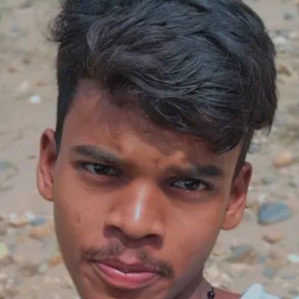 लातेहार में युवक की इमली पेड़ से लटकी मिली लाश:एक साल पहले मां का हुआ था देहांत, काम के लिए फरवरी में जाने वाला था केरल