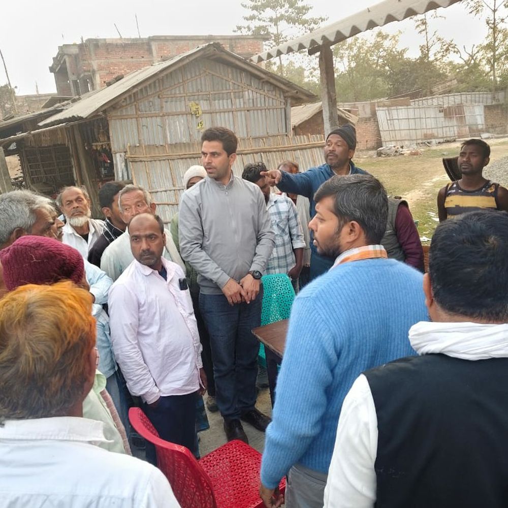 राजस्व अपर सचिव ने कटिहार फार्मर रजिस्ट्री कैंप का निरीक्षण:डहेरिया पंचायत में e-KYC और पंजीकरण प्रगति की समीक्षा की