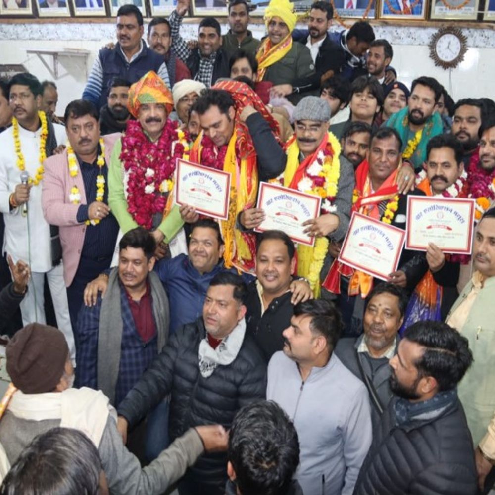 मथुरा बार चुनाव की हुई मतगणना पूरी:राघवेंद्र सिंह अध्यक्ष मनोज शर्मा बने सचिव,समर्थकों में छायी खुशी