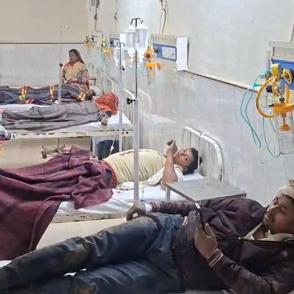 धौलपुर में पुरानी रंजिश में 2 गुटों में खूनी संघर्ष:एक ही परिवार के 4 लोग हुए घायल, 1 महिला की हालत गंभीर