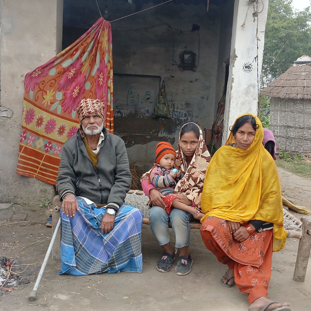 गोपालगंज में महिला बीमार पिता की जगह ई-रिक्शा चलाया:दो बच्चों का कर रही हैं भरण-पोषण, माता-पिता का सहारा बनी