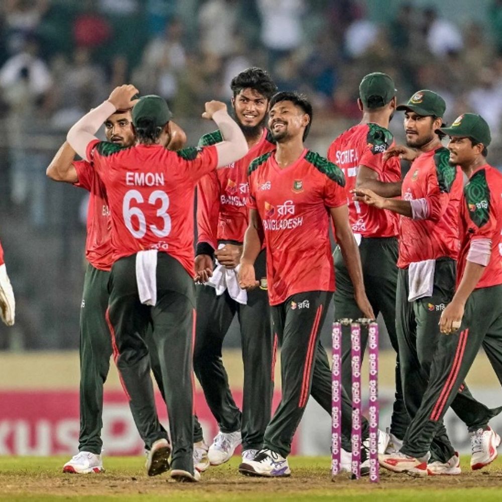 बांग्लादेशी क्रिकेटर्स का BCB डायरेक्टर को अल्टीमेटम:दोपहर तक इस्तीफा दो, वरना सभी फॉर्मेट का बायकॉट करेंगे; बोर्ड बोला- खिलाड़ियों का अपमान बर्दाश्त नहीं करेंगे