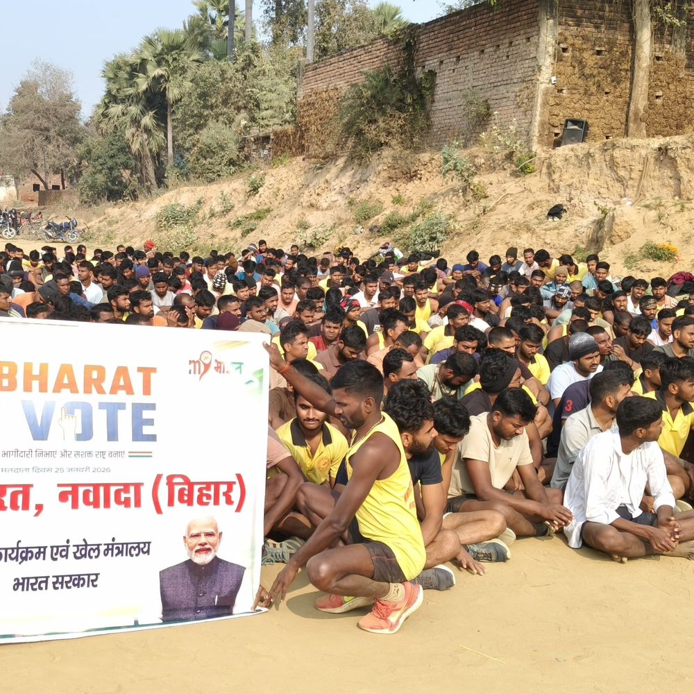 नवादा में वोटर जागरूकता पदयात्रा आयोजित:मेरा युवा भारत ने 18 साल के नए मतदाताओं को जोड़ा