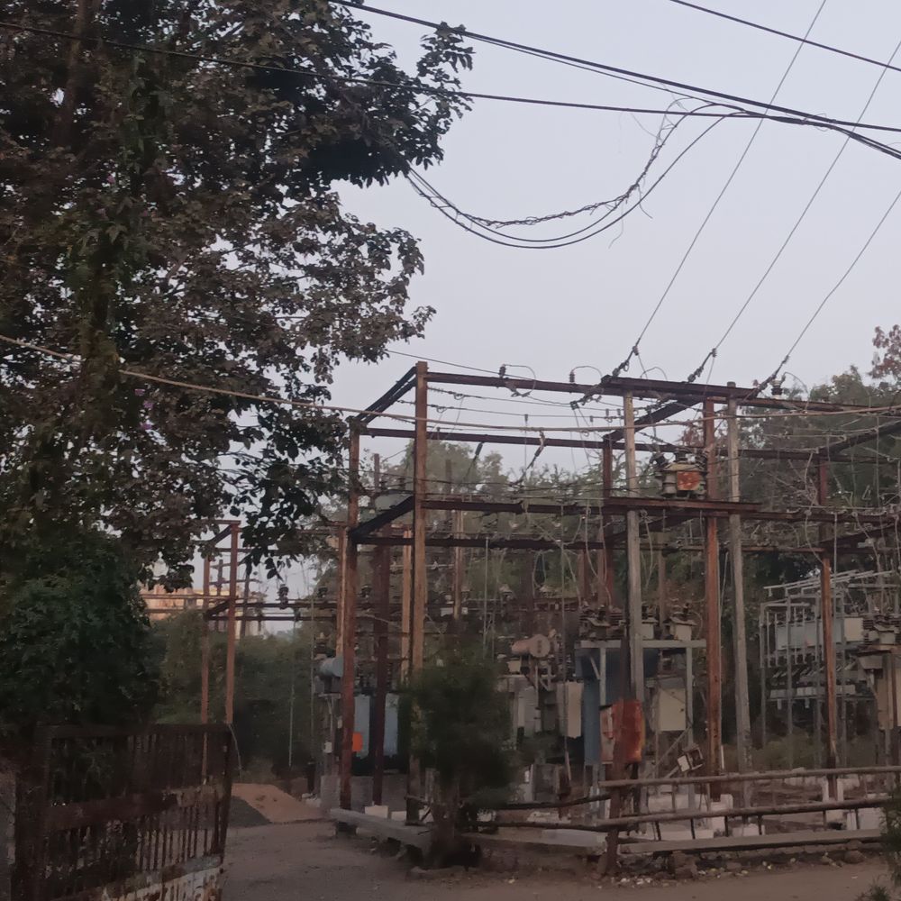 48 लाख बिल बकाया, गांवों की बिजली सप्लाई काटी:सीहोर के 3 और आष्टा के 12 गांवों में प्रभावित; वसूली के लिए कंपनी लगा रही शिविर