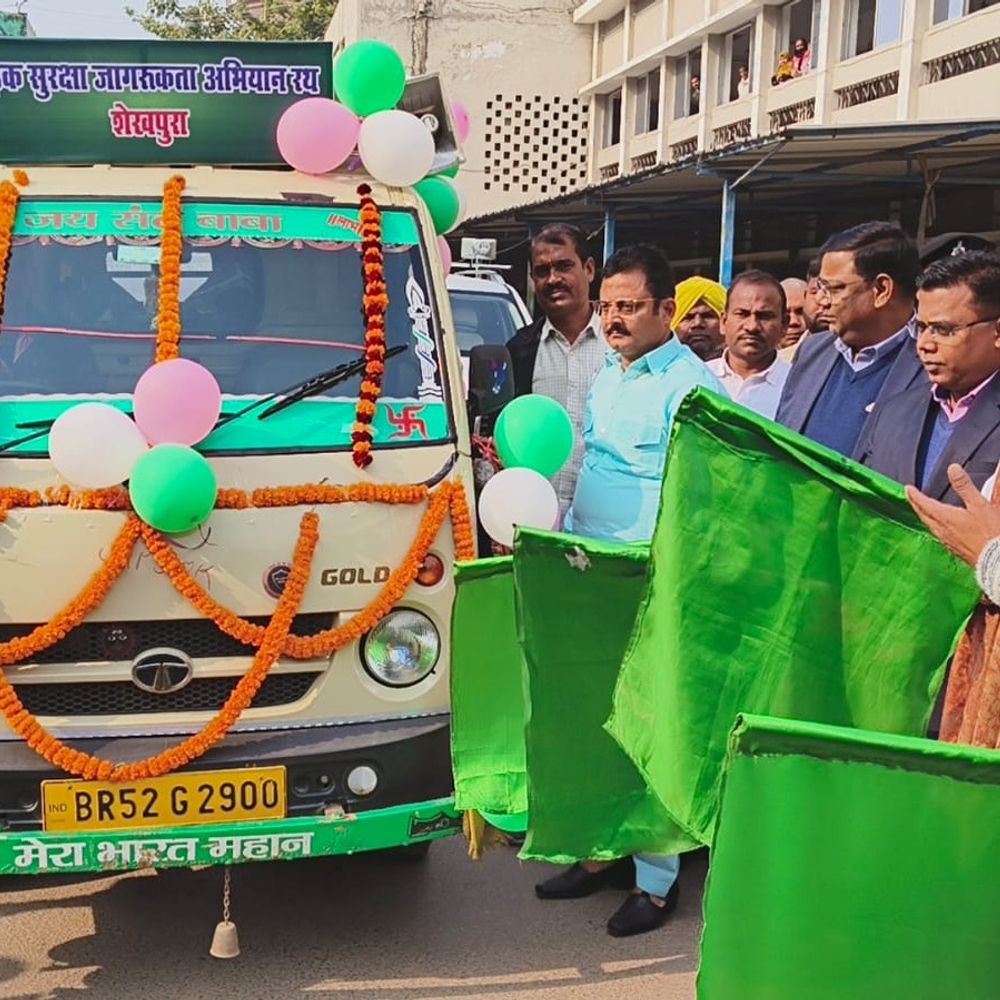 शेखपुरा में सड़क सुरक्षा माह की समीक्षा बैठक:दुर्घटनाओं पर लगाम को लेकर मंथन; नाबालिग वाहन चालकों, ओवरस्पीड और रॉन्ग साइड ड्राइविंग पर सख्ती के निर्देश