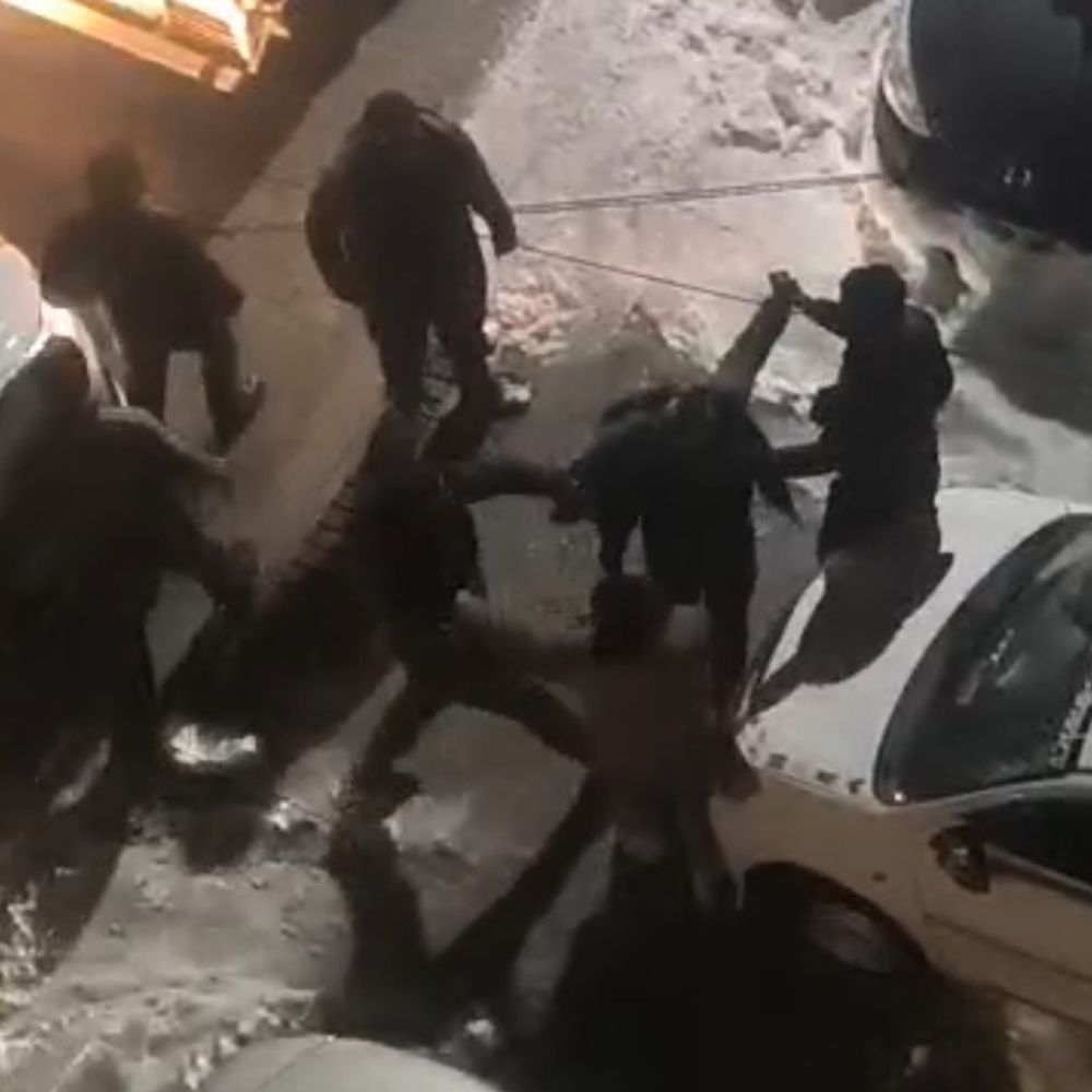 मनाली में टूरिस्टों के साथ हाथापाई:गाड़ी हटाने को लेकर विवाद, होटल में ठहरे लोगों ने बनाया वीडियो, पुलिस हमलावरों की तलाश में जुटी