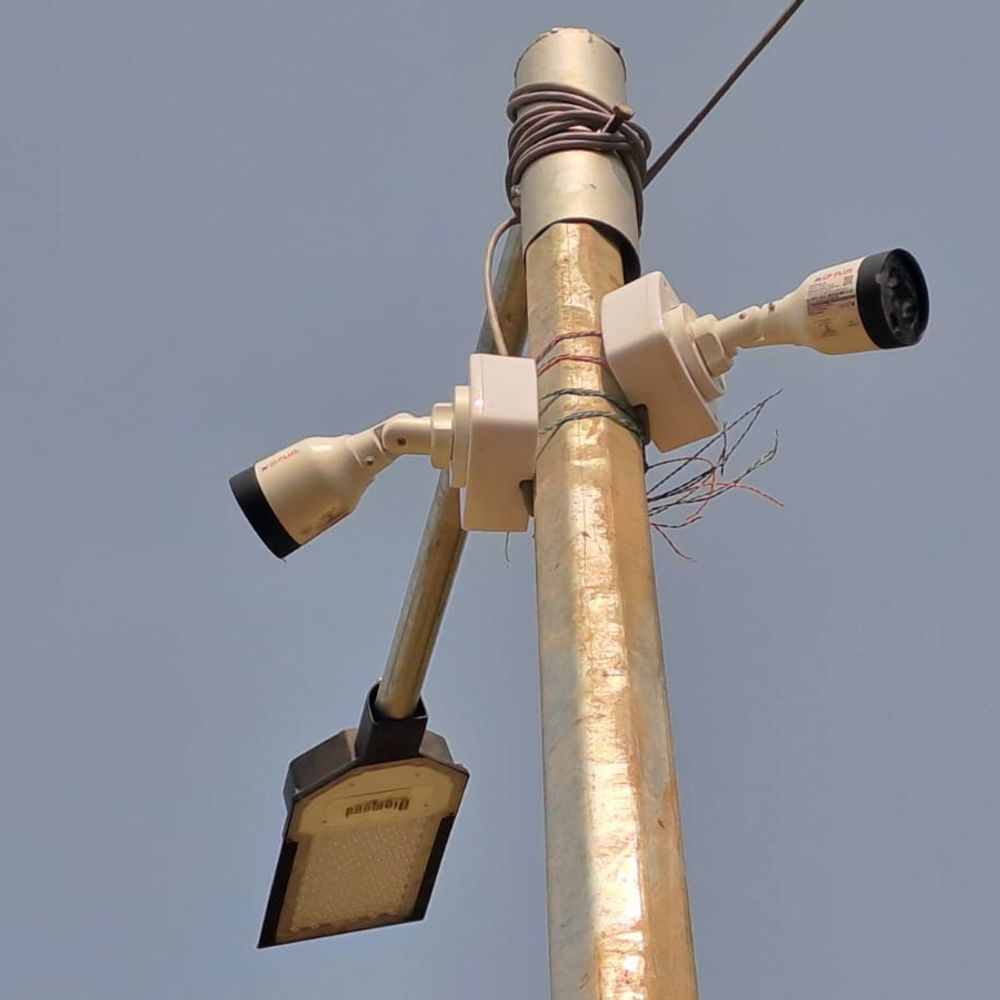 लखीसराय सदर अस्पताल परिसर अब CCTV कैमरे की निगरानी में:दिन में सूरज, रात में स्ट्रीट लाइट से संचालित होंगे कैमरे