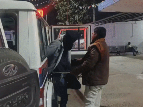 पहली कक्षा की छात्रा से चाचा ने किया रेप:बांका में चॉकलेट का लालच देकर ले गया, खून से लथपट बच्ची ने मां को बताई आपबीती