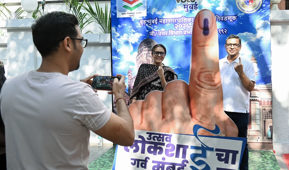 BMC Elections: ‘मिटने वाली स्याही’ पर मचा घमासान, Viral Video पर EC ने दिए जांच के आदेश,