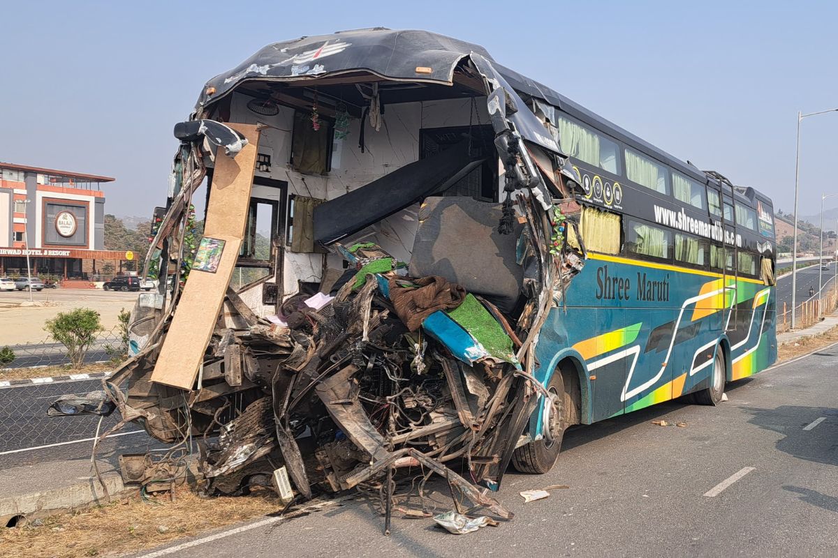 Udaipur: ट्रेलर में घुसी स्लीपर बस, ड्राइवर और कंडक्टर की मौत, 15 यात्री घायल, यूपी से गुजरात जा रही थी बस