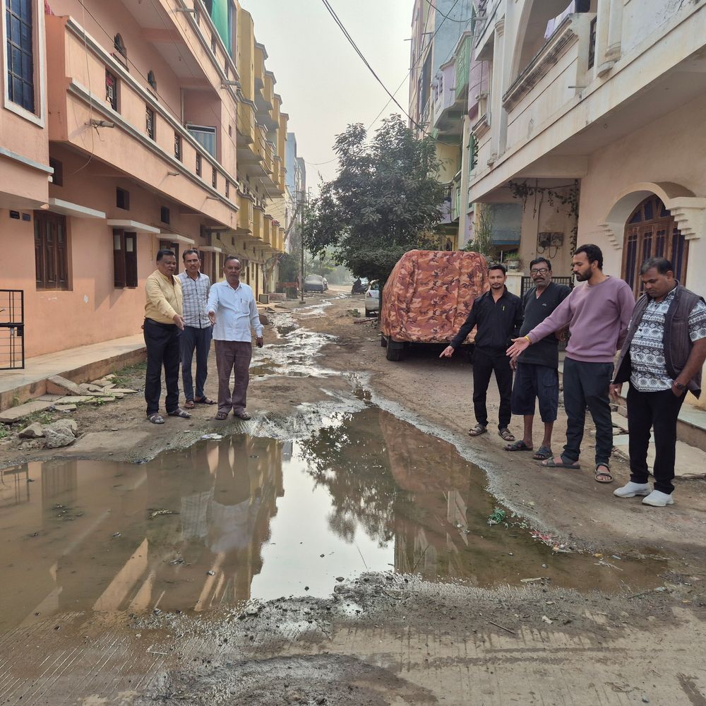 बड़वानी में पेयजल पाइपलाइन नालों के पास से गुजर रही:खुले चेंबर, लीकेज से इंदौर जैसी घटना का खतरा; लोगों ने की सुधार की मांग