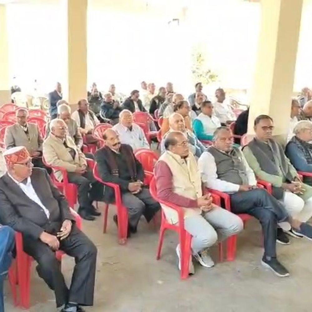 नीमच में सेवानिवृत्त कर्मचारियों के लिए हुआ पेंशनर मिलन समारोह:पेंशन मिलने में देरी, मेडिकल बिलों के भुगतान सहित समस्याओं पर हुई चर्चा