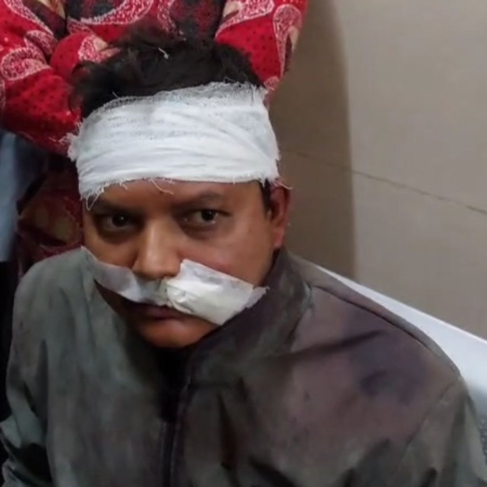 कटिहार में रंगदारी न देने पर ज्वेलर पर हमला:भाग रहे अपराधी को दुकानदारों ने पकड़ा, पुलिस के किया हवाले