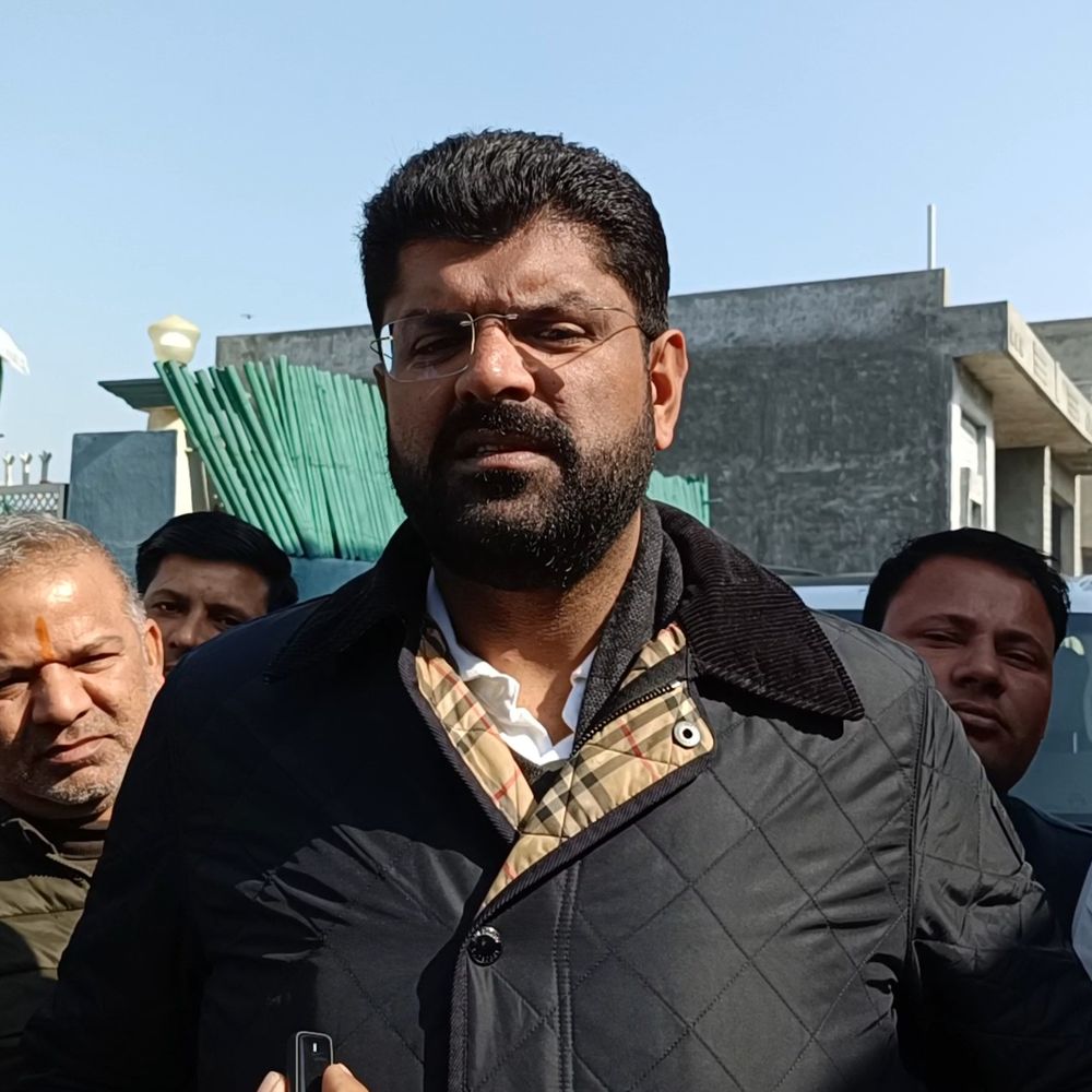 जींद में दुष्यंत चौटाला का सैनी सरकार पर हमला:बोले- कांग्रेस की राह पर भाजपा, CM सैनी जनता को भ्रमित कर रहे