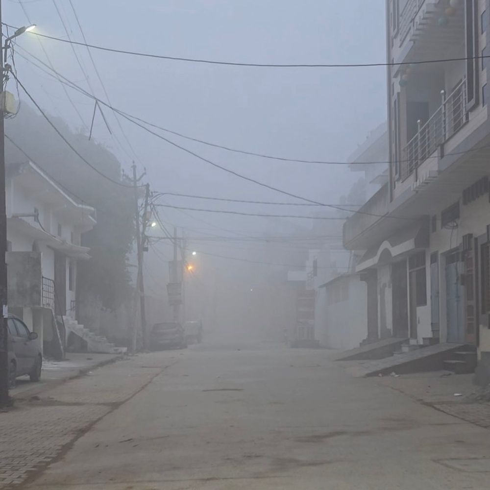 8वीं तक के स्कूल दो दिन के लिए बंद:बिजनौर में कड़ाके की ठंग, न्यूनतम तापमान 6 डिग्री पहुंचा, शीतलहर का प्रकोप