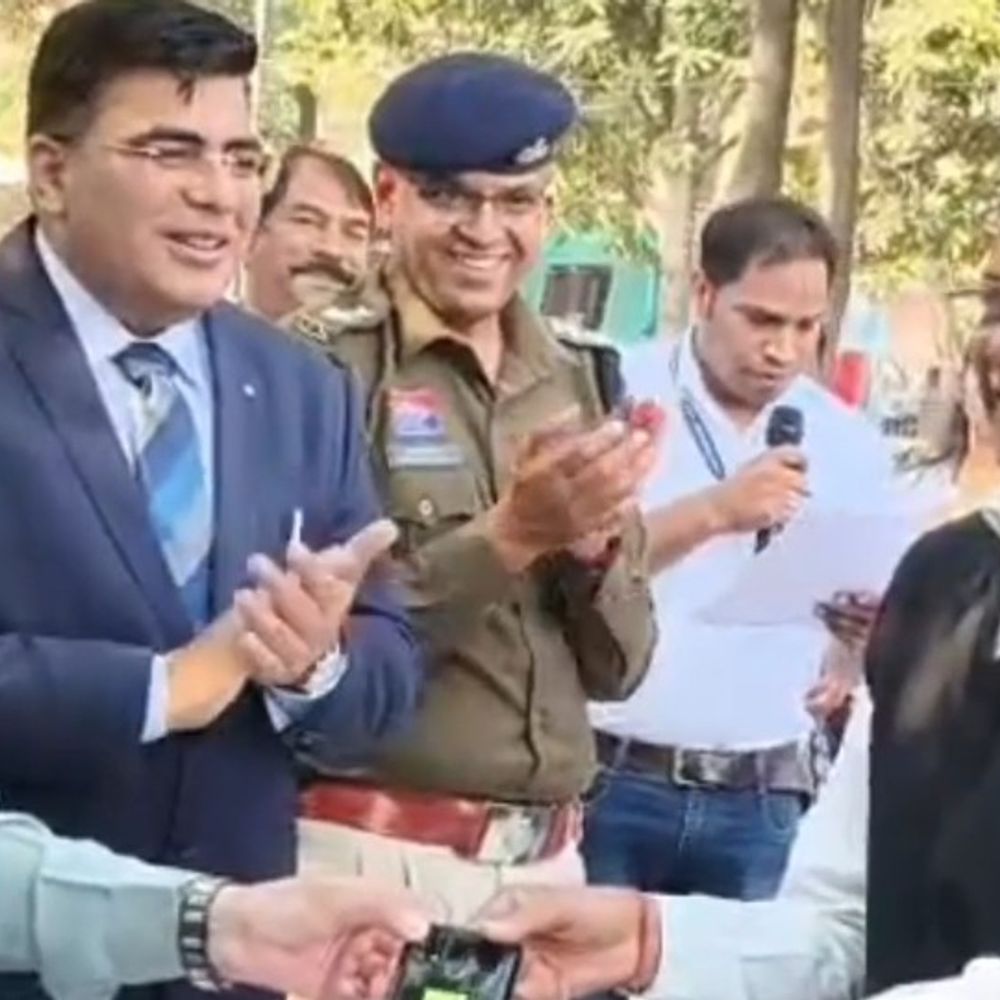 कोरबा में सड़क सुरक्षा माह और महिला सुरक्षा सप्ताह शुरू:मंत्री की सलाह, शराब पीकर न चलाएं वाहन, 50 मोबाइल लौटाए और हेलमेट वितरित